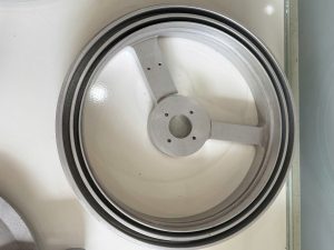 Khung giữ kính tàu thuỷ